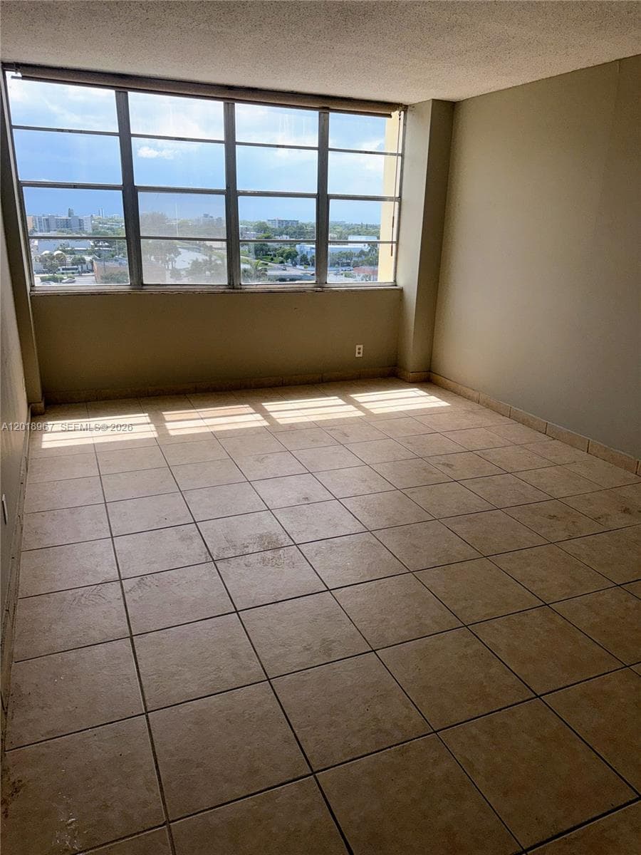 2025 NE 164th St 810 photo 13
