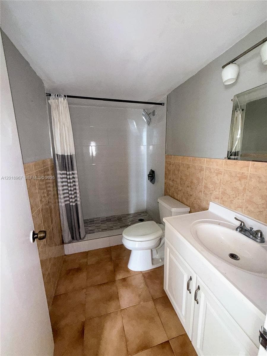 2025 NE 164th St 810 photo 17