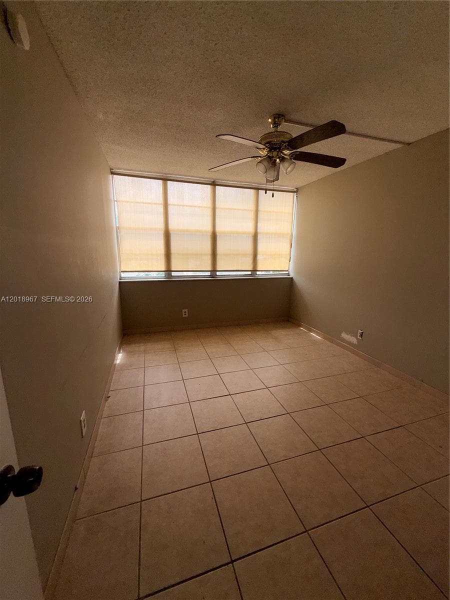 2025 NE 164th St 810 photo 16
