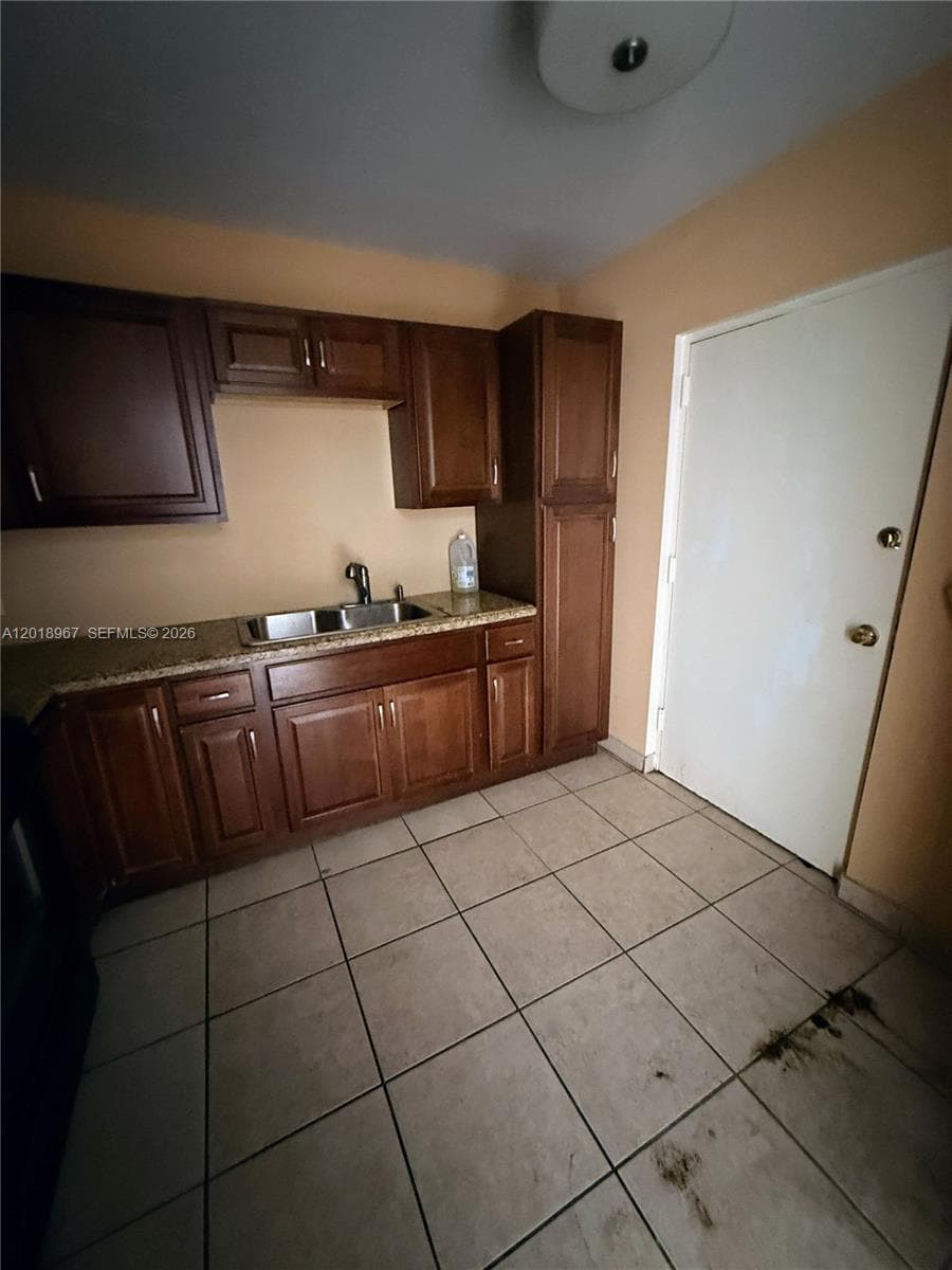 2025 NE 164th St 810 photo 9