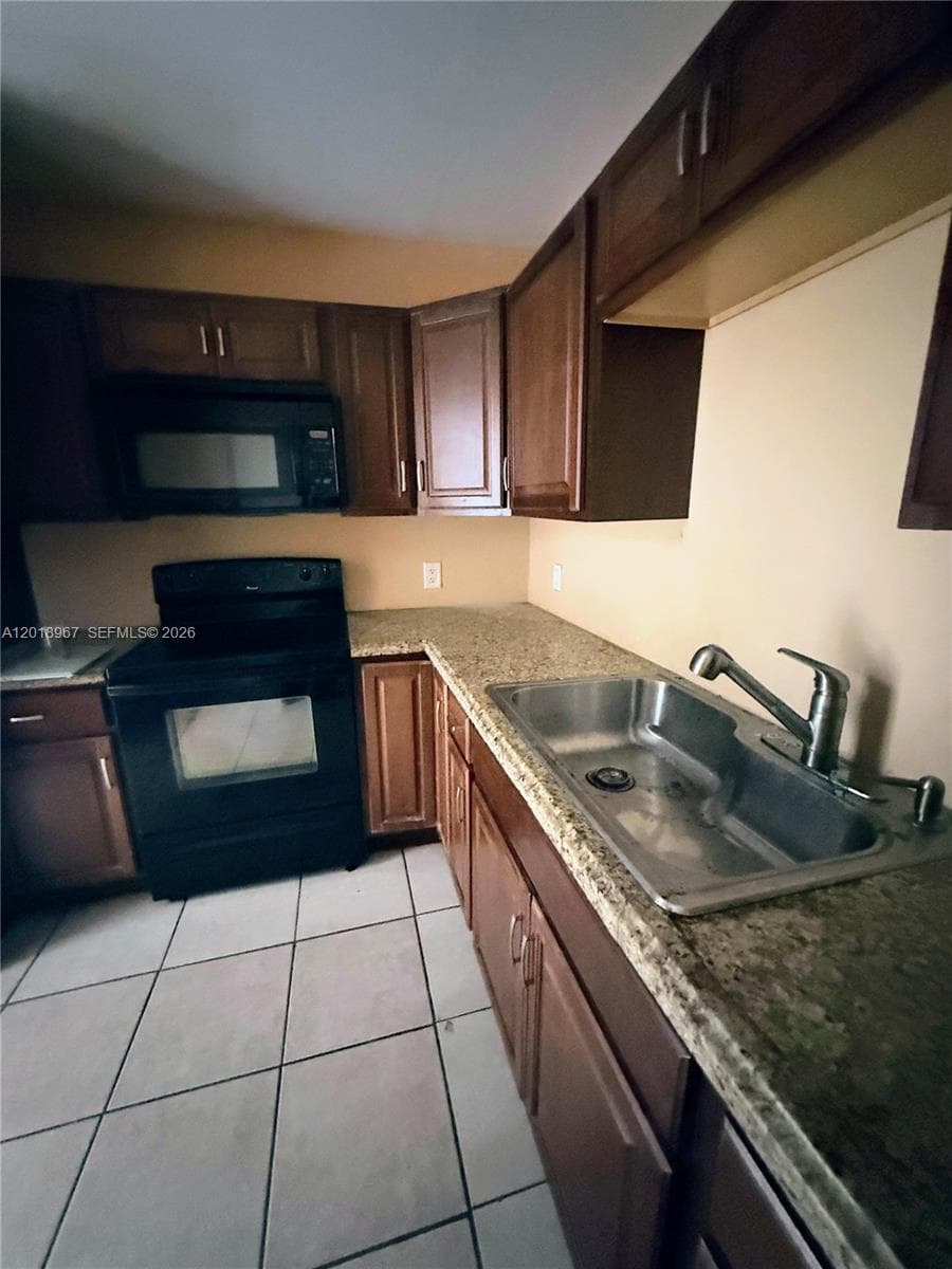 2025 NE 164th St 810 photo 8