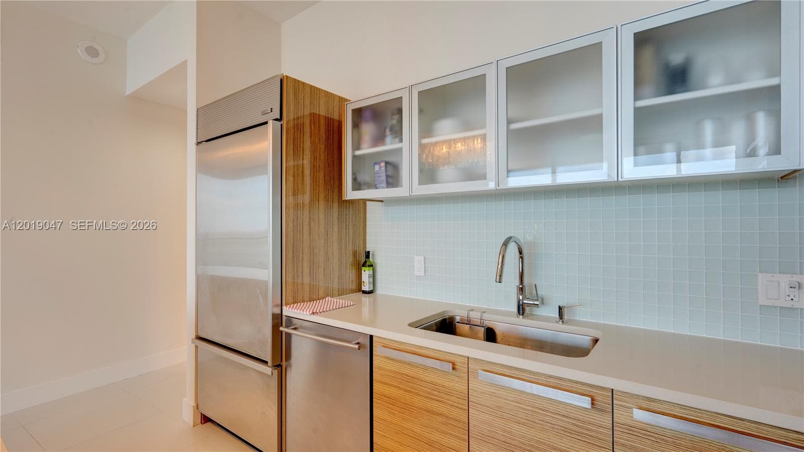 2020 N Bayshore Dr 1905 photo 23