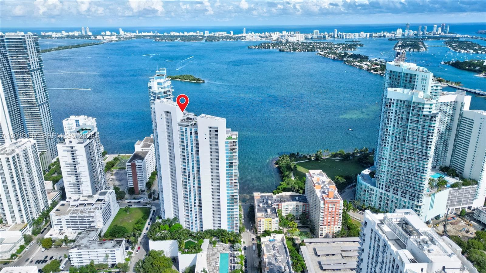 2020 N Bayshore Dr 1905 photo 2
