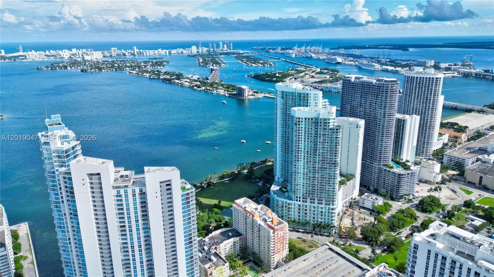2020 N Bayshore Dr 1905 photo 3