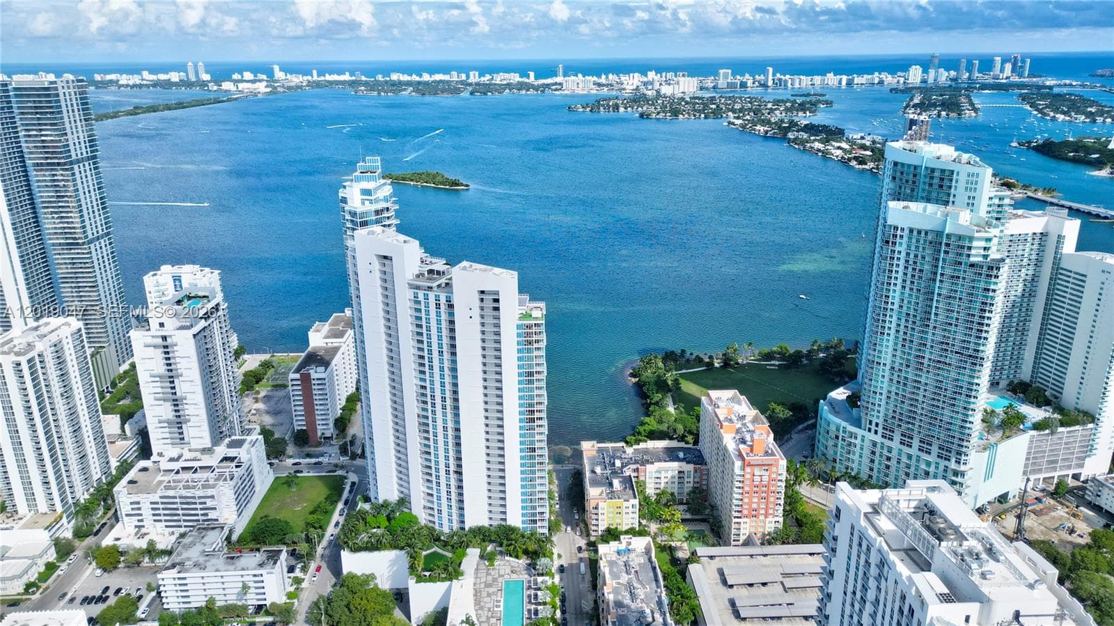 2020 N Bayshore Dr 1905 photo 1