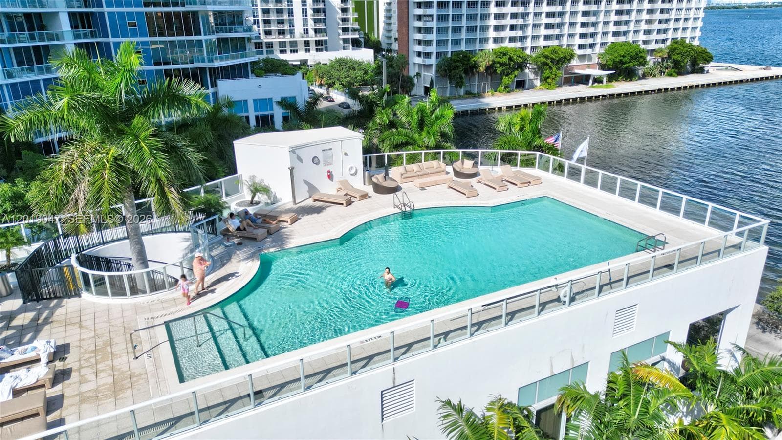 2020 N Bayshore Dr 1905 photo 10