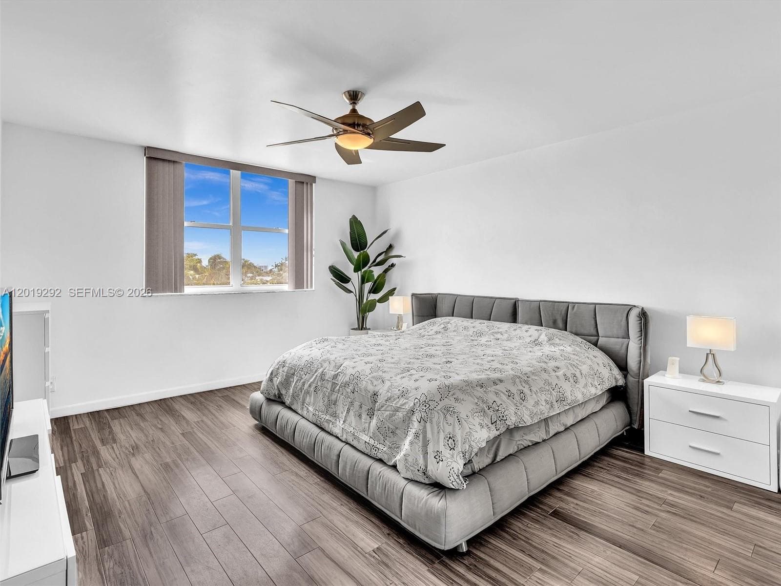 2450 NE 135th St 201 photo 18