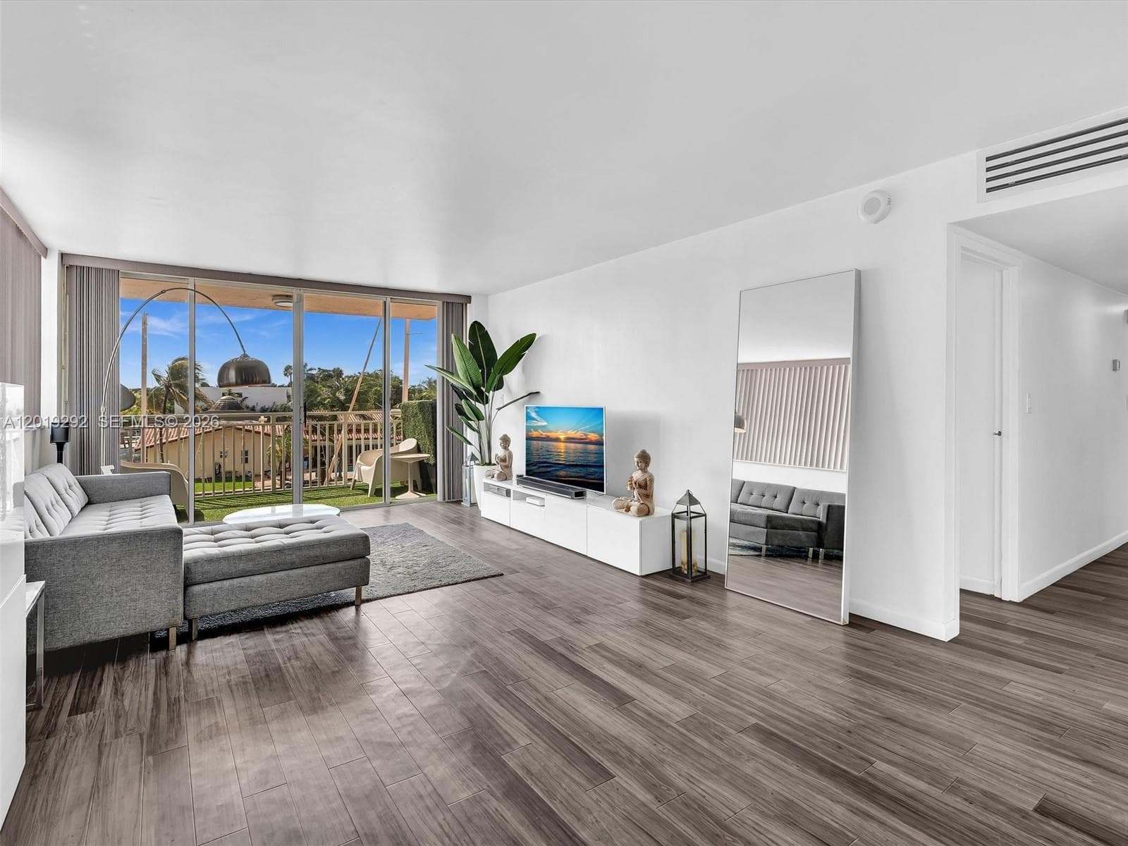 2450 NE 135th St 201 photo 4
