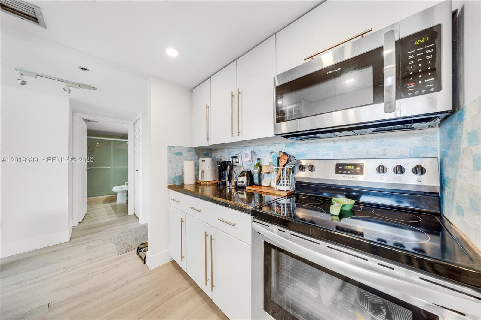 7601 E Treasure Dr 923 photo 10
