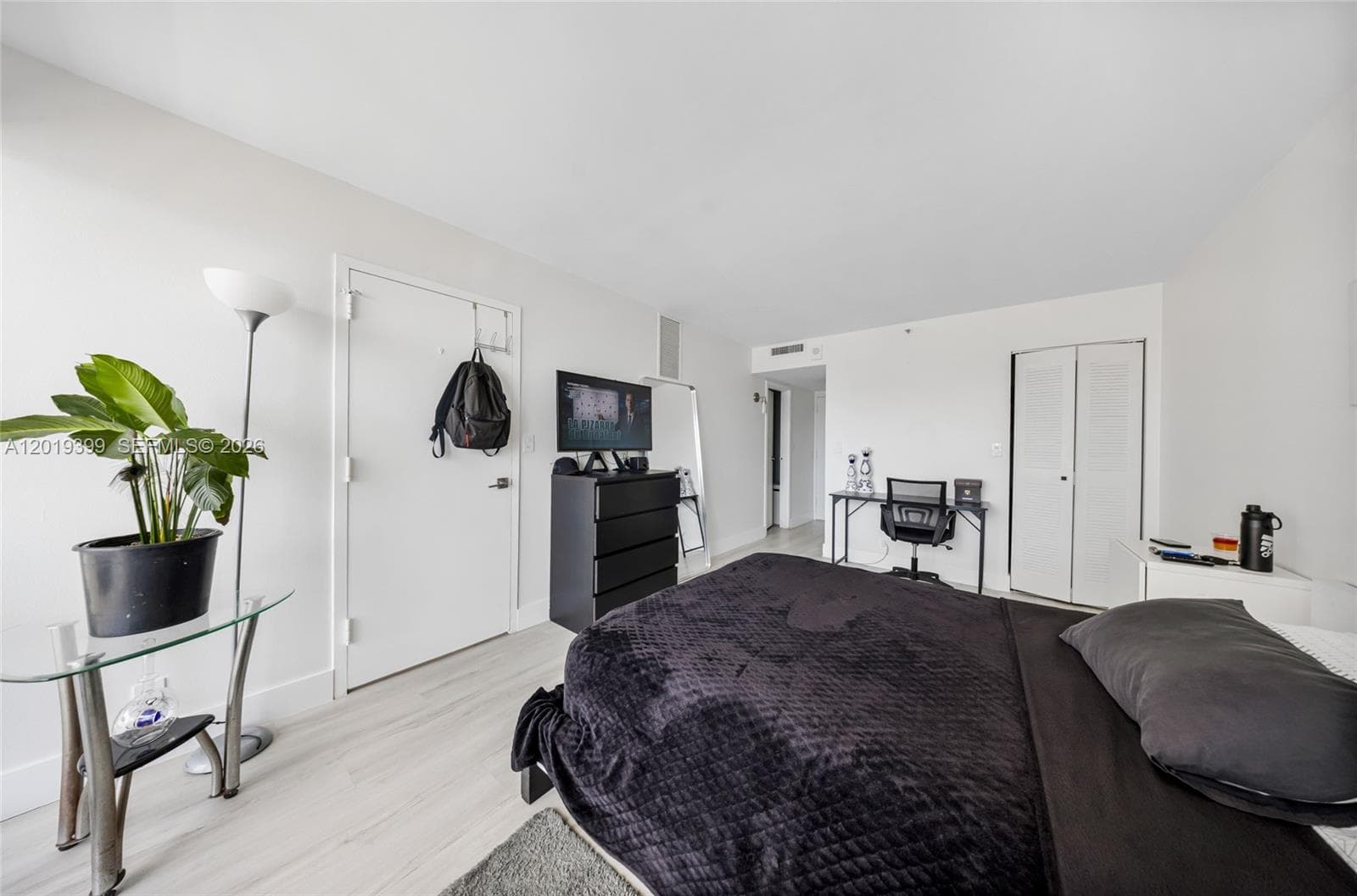 7601 E Treasure Dr 923 photo 25
