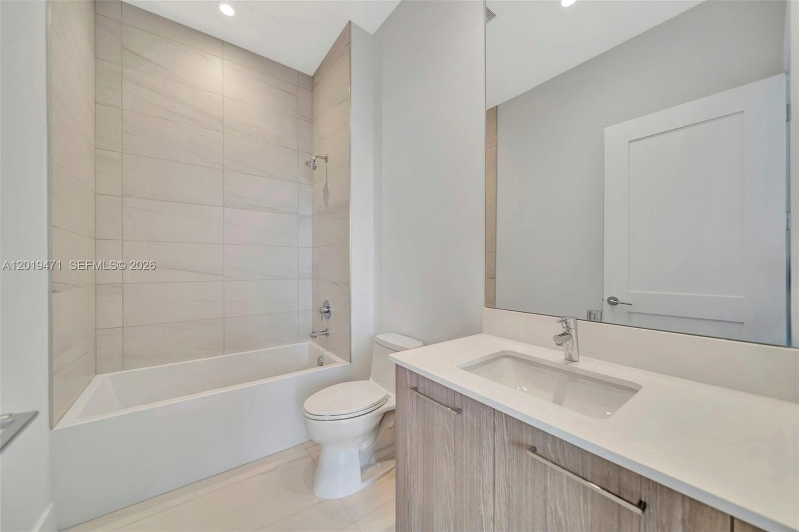 153 N Seabreeze 403 photo 19