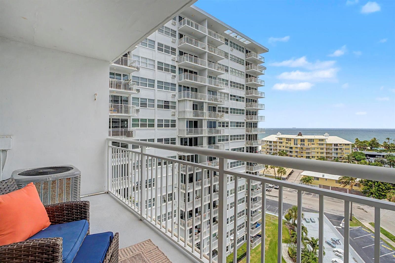 1920 S Ocean Drive 1009 photo 3