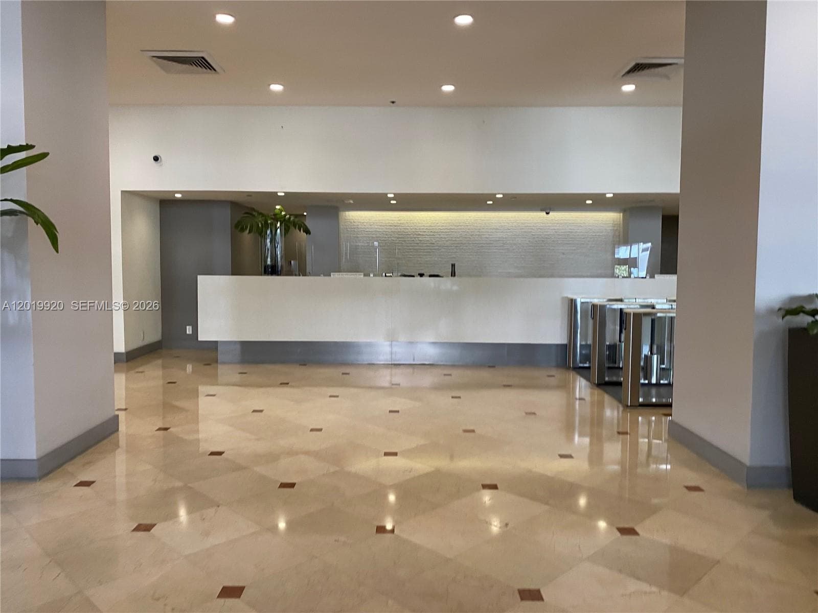 100 Lincoln Rd 330 photo 18