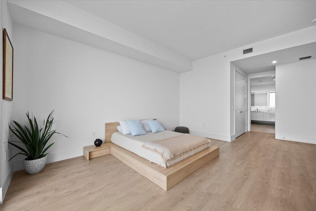 220 Lake Shore Drive 1207 photo 13