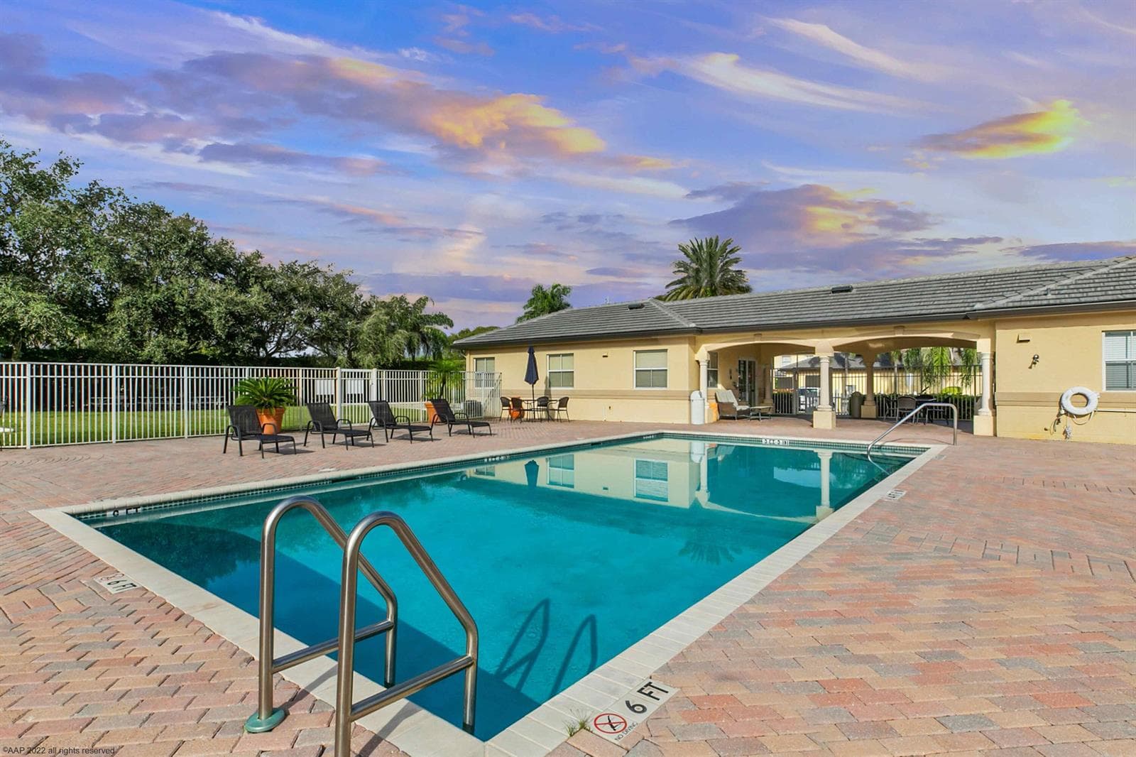 2040 Greenview Shores Boulevard 203 photo 11