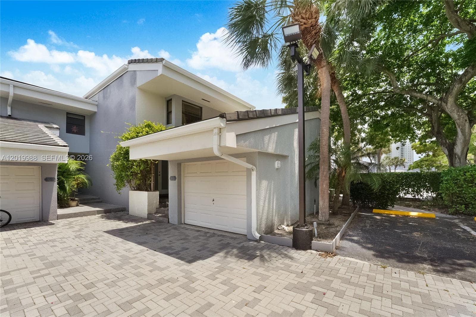 321 Poinciana Dr 901 photo 2