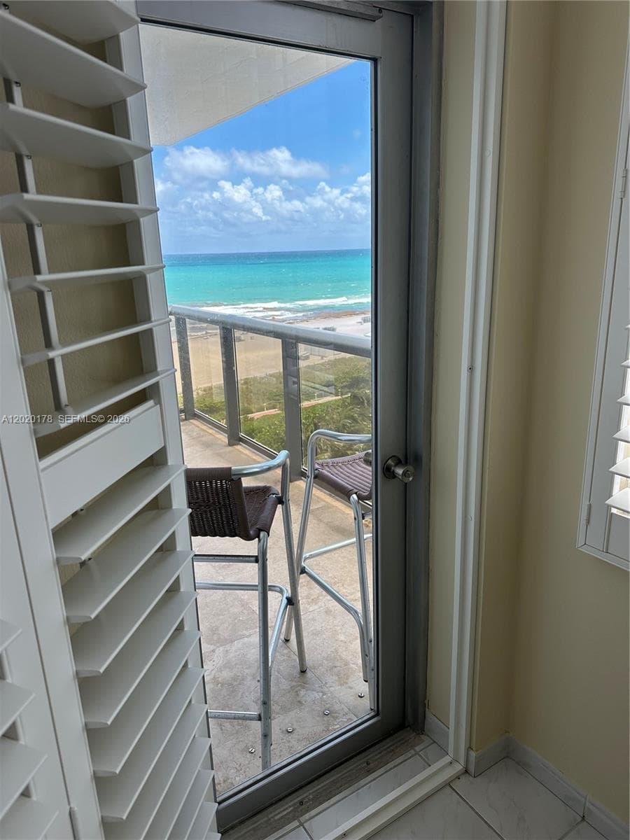 6039 Collins Ave 924 photo 3