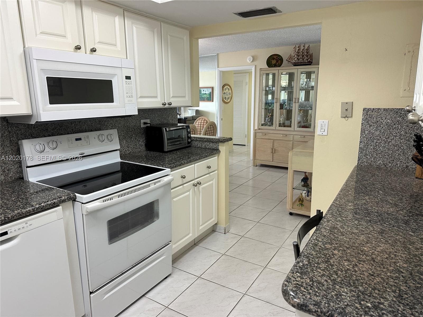 6039 Collins Ave 924 photo 10