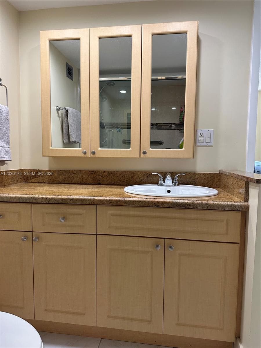6039 Collins Ave 924 photo 19