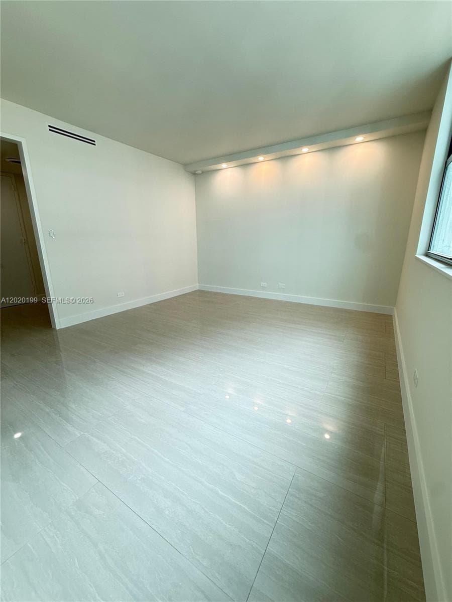 5055 Collins Ave 6F photo 6