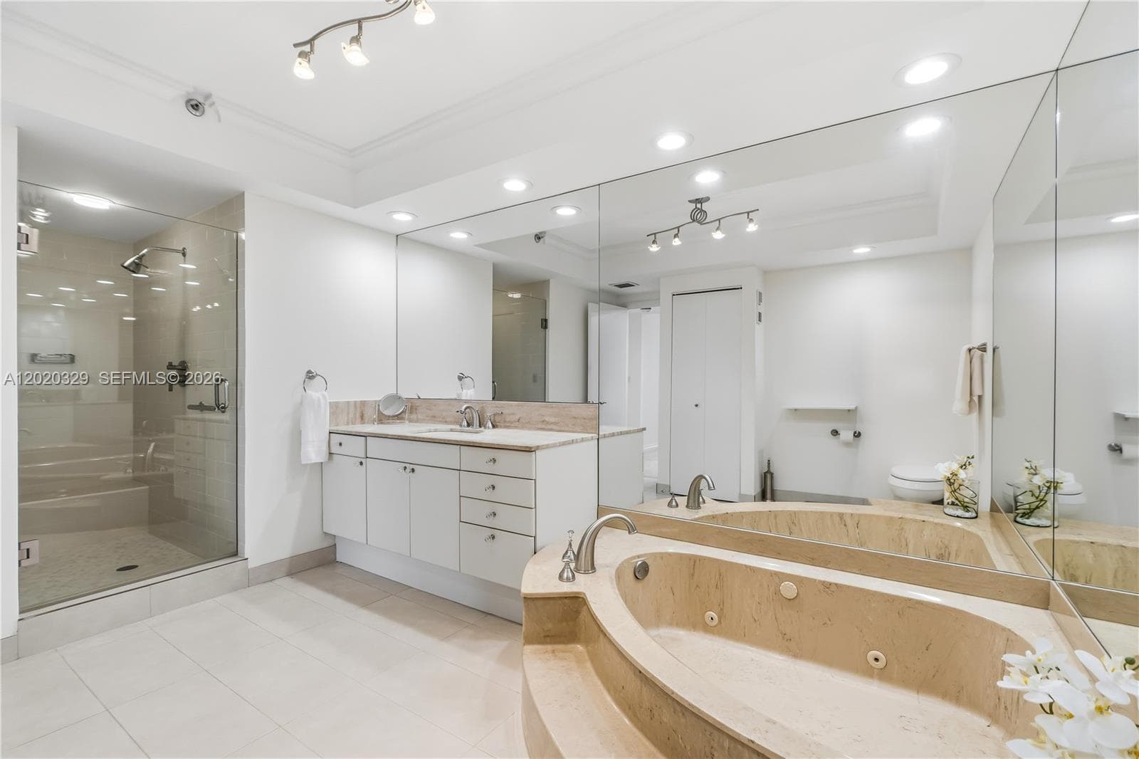 20281 E Country Club Dr 2101 photo 12