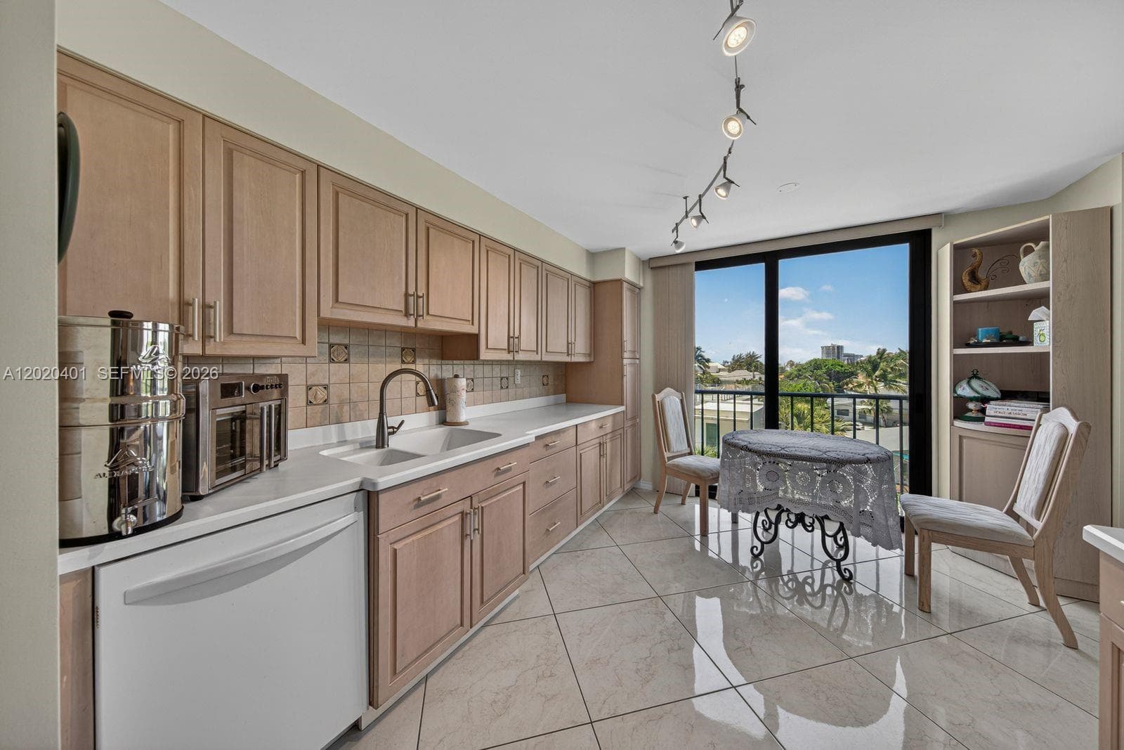 1901 N Ocean Blvd 4D photo 9