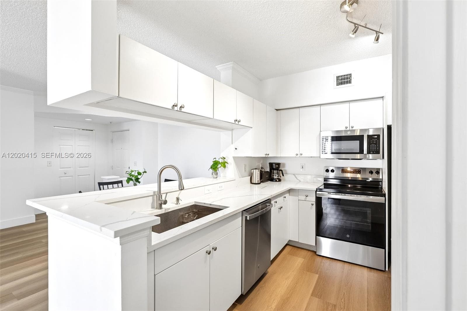 17150 N Bay Rd 2808 photo 12