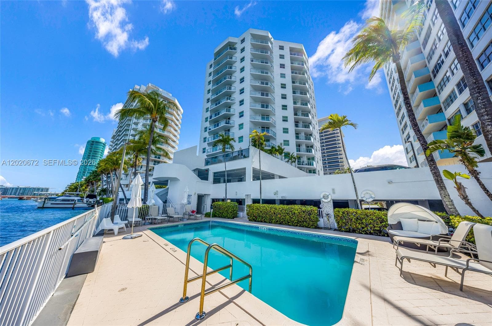 5880 Collins Ave 1007 photo 3