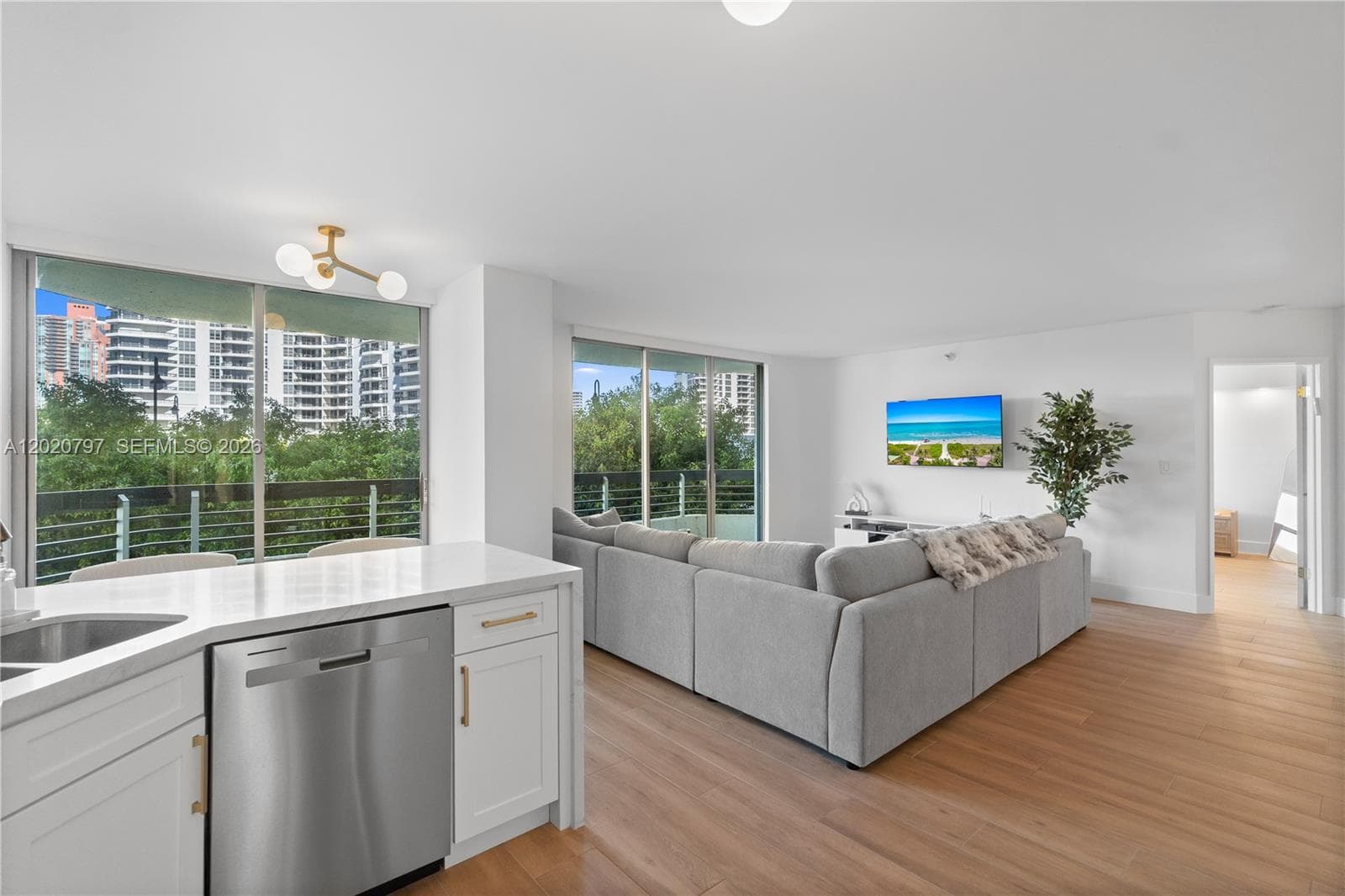 19101 NE 36th Ct 402 photo 6