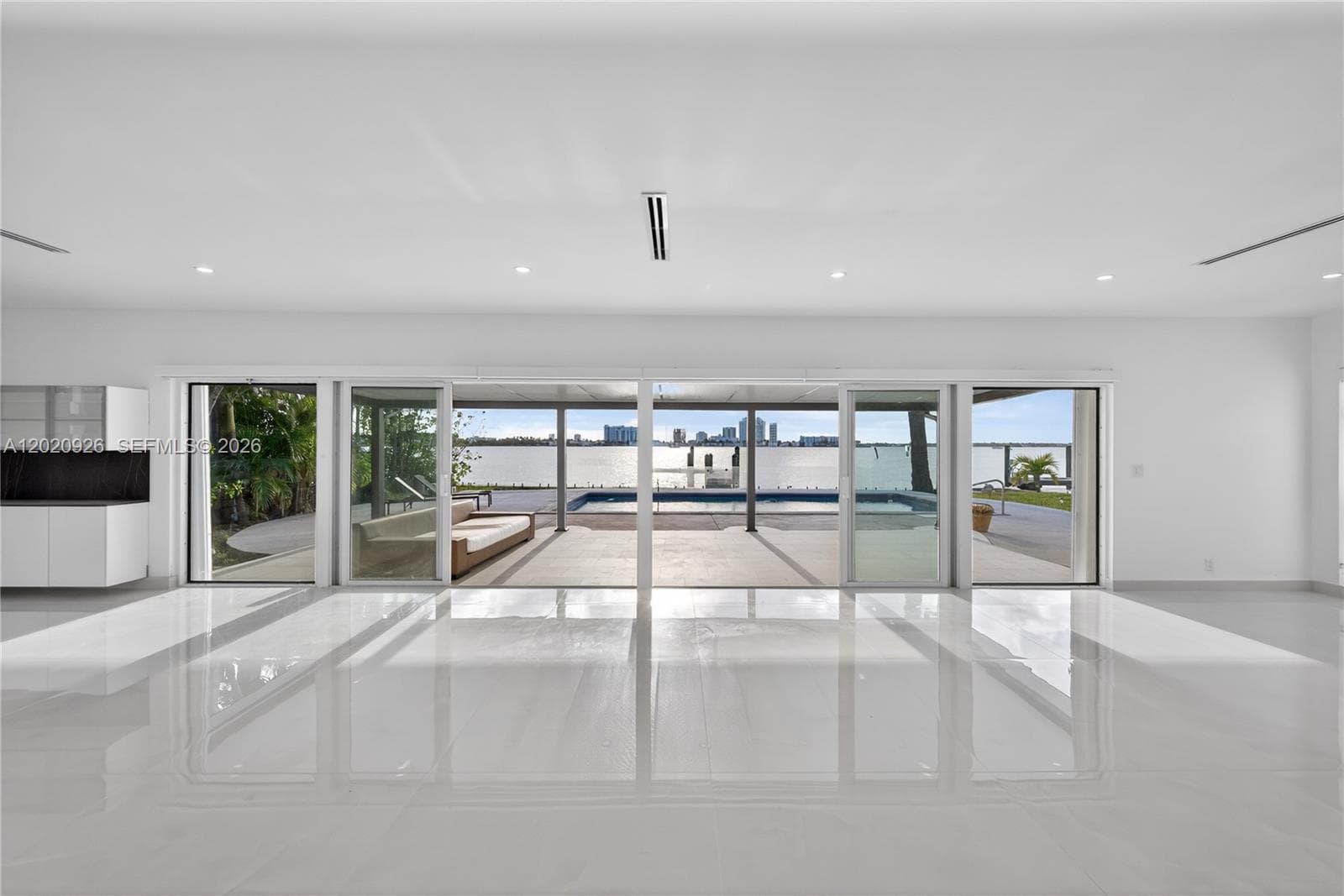 1101 Shore Dr 1 photo 2