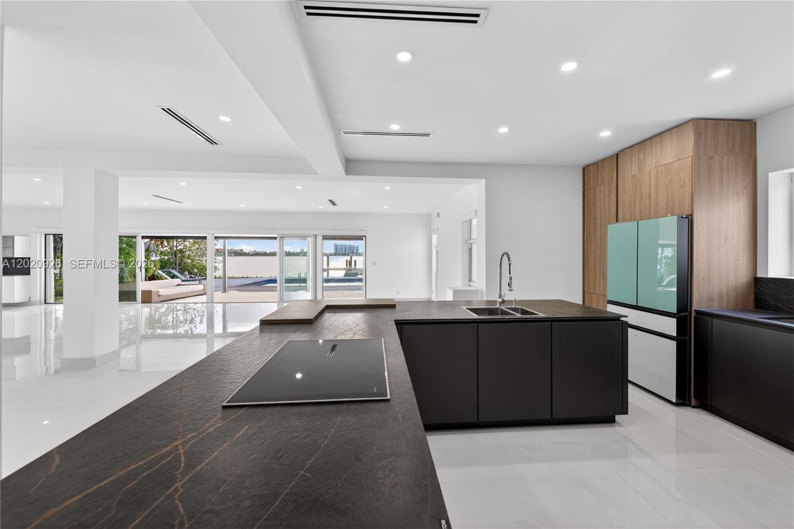 1101 Shore Dr 1 photo 12