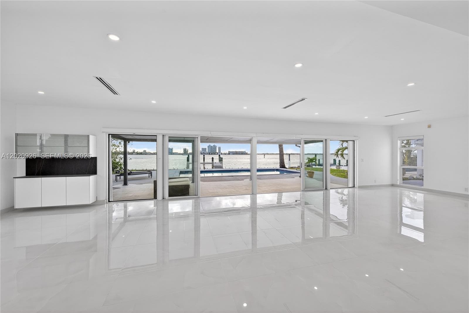 1101 Shore Dr 1 photo 3