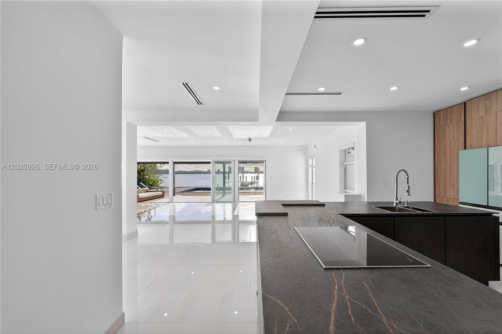 1101 Shore Dr 1 photo 24