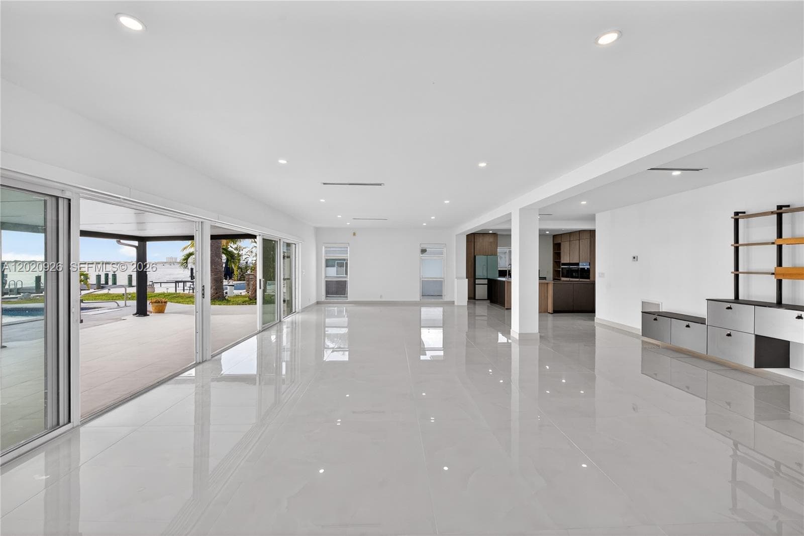 1101 Shore Dr 1 photo 4