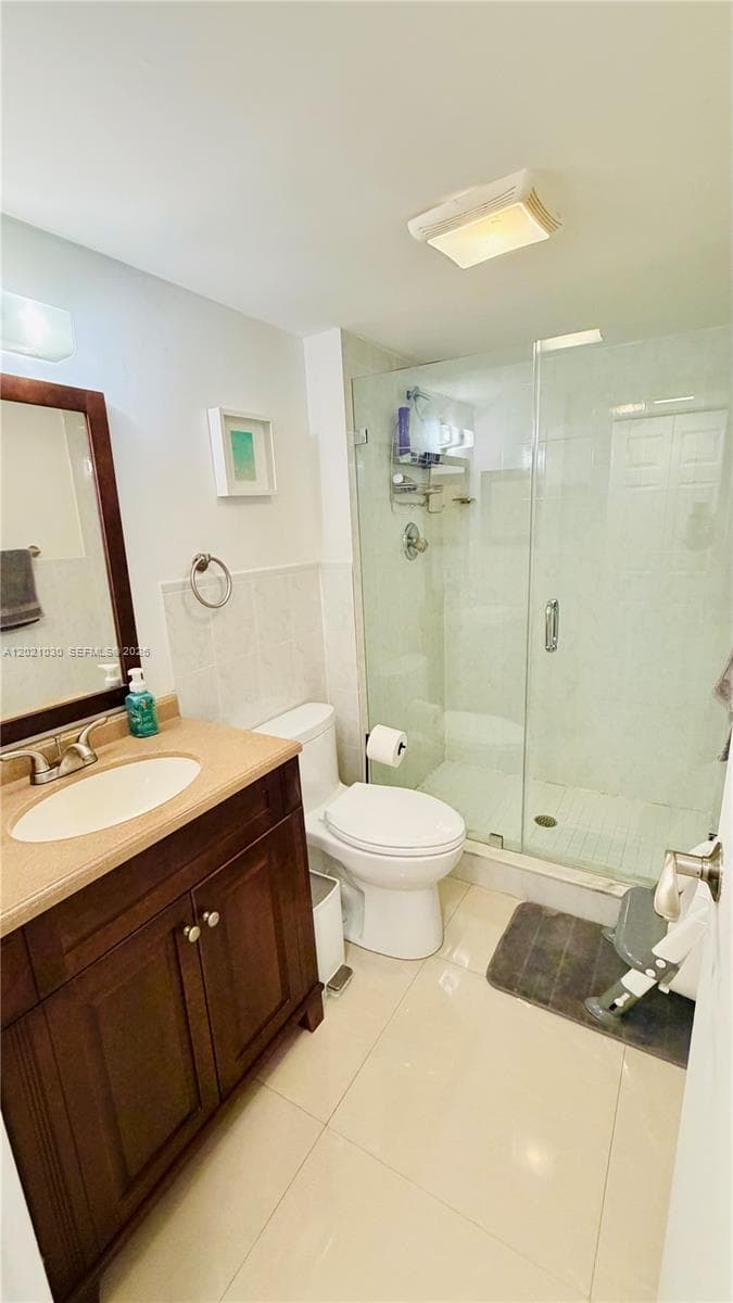 100 Bayview Dr 1729 photo 13