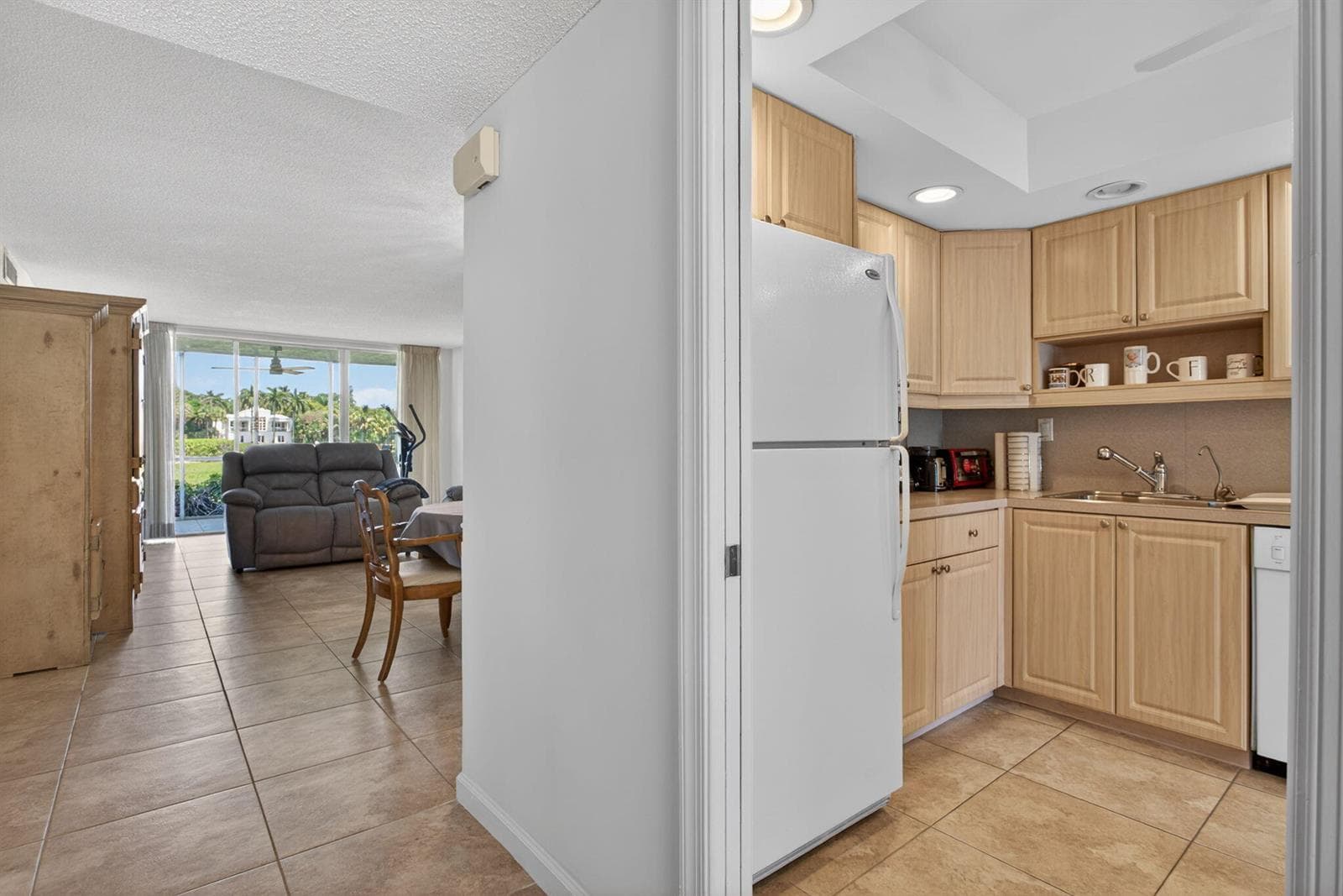 3150 NE 48th Court 104 photo 6