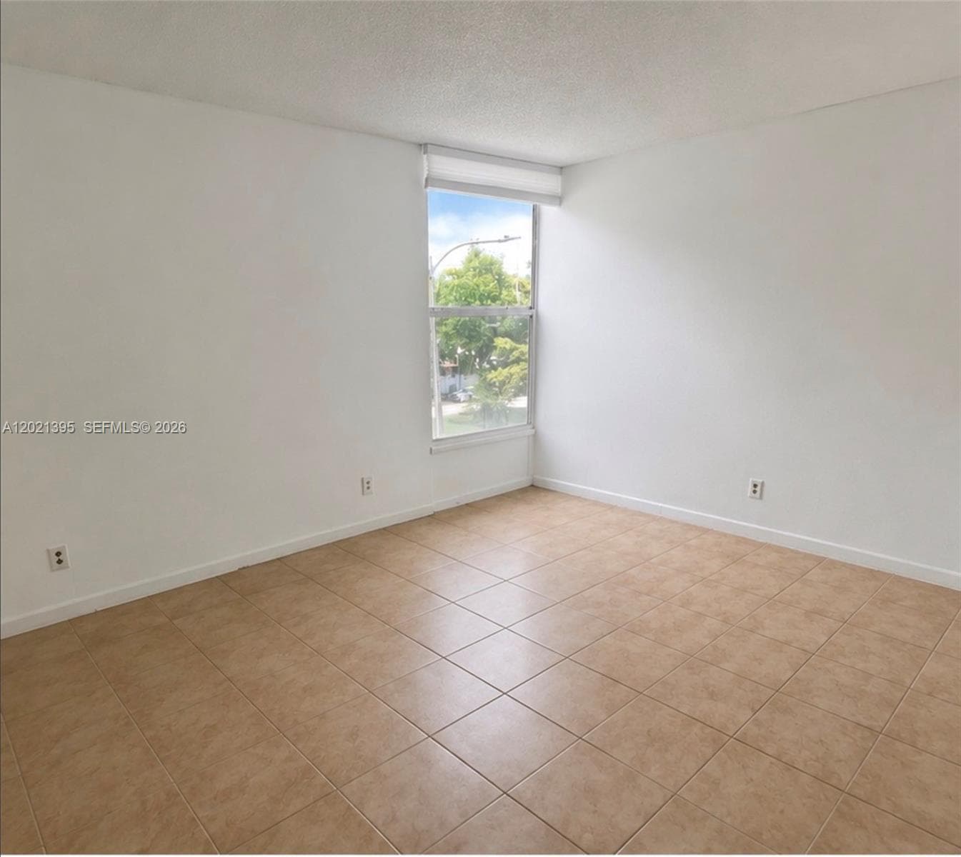 2020 NE 135th St 310 photo 6