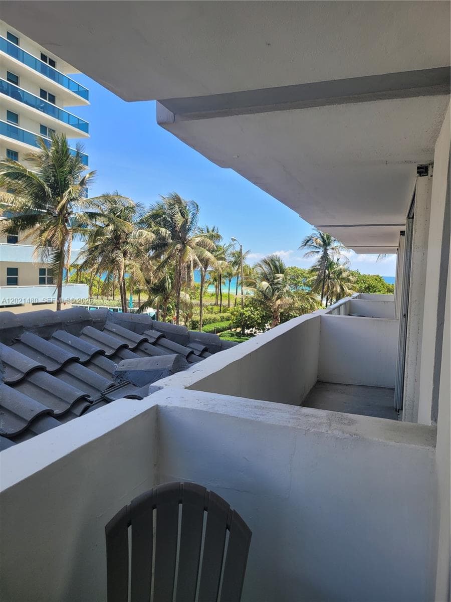 9195 Collins Ave 309 photo 4