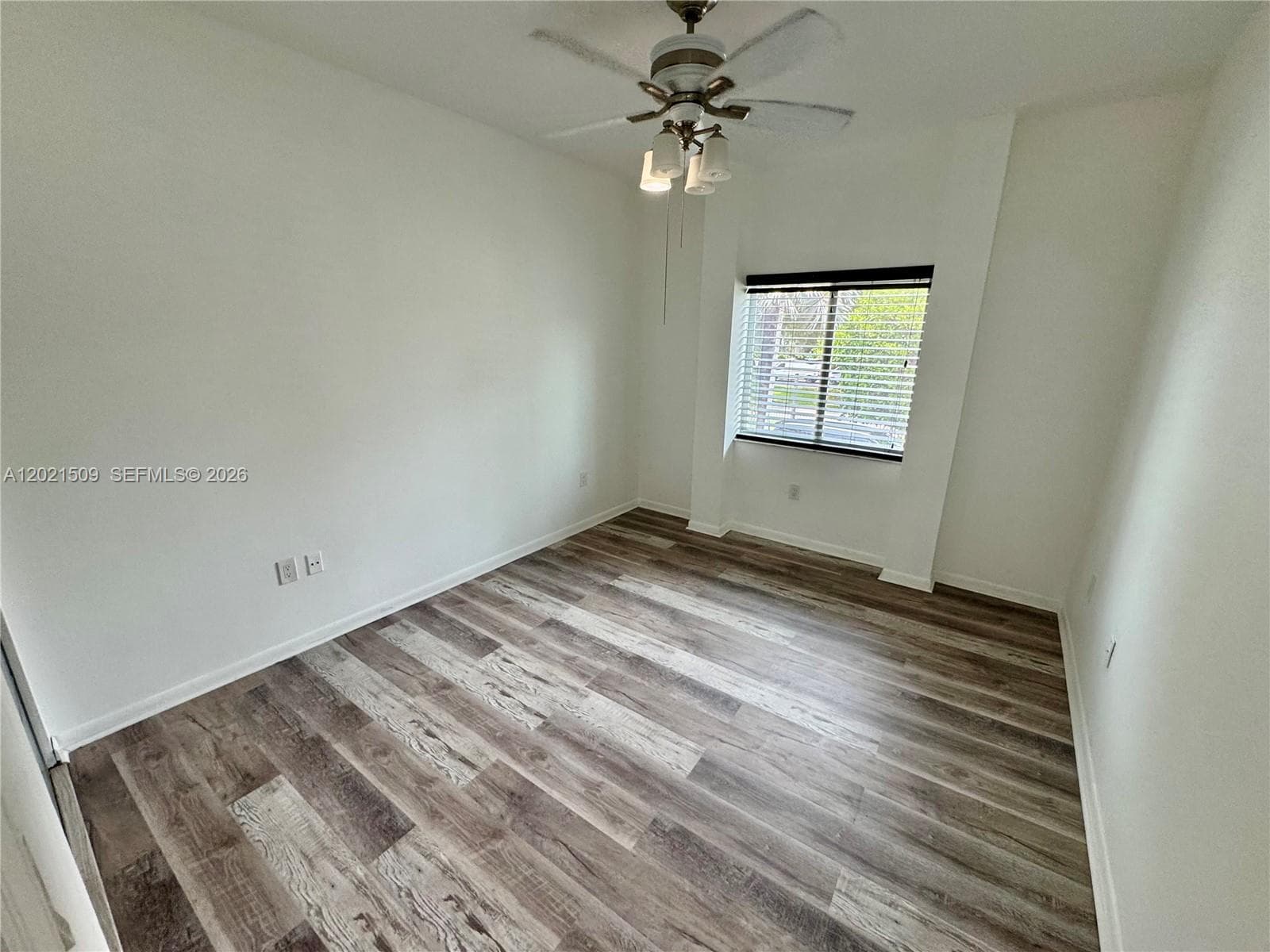 2408 NE 135th St 2408 photo 16