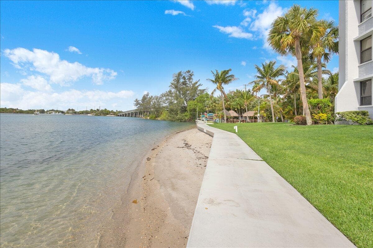 1648 Jupiter Cove Drive 210 photo 20