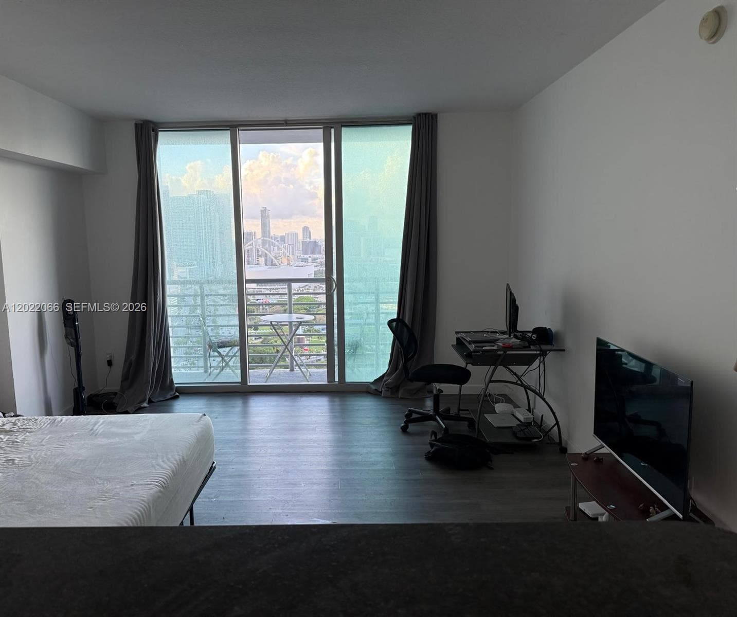 325 Biscayne Blvd 3620 photo 3