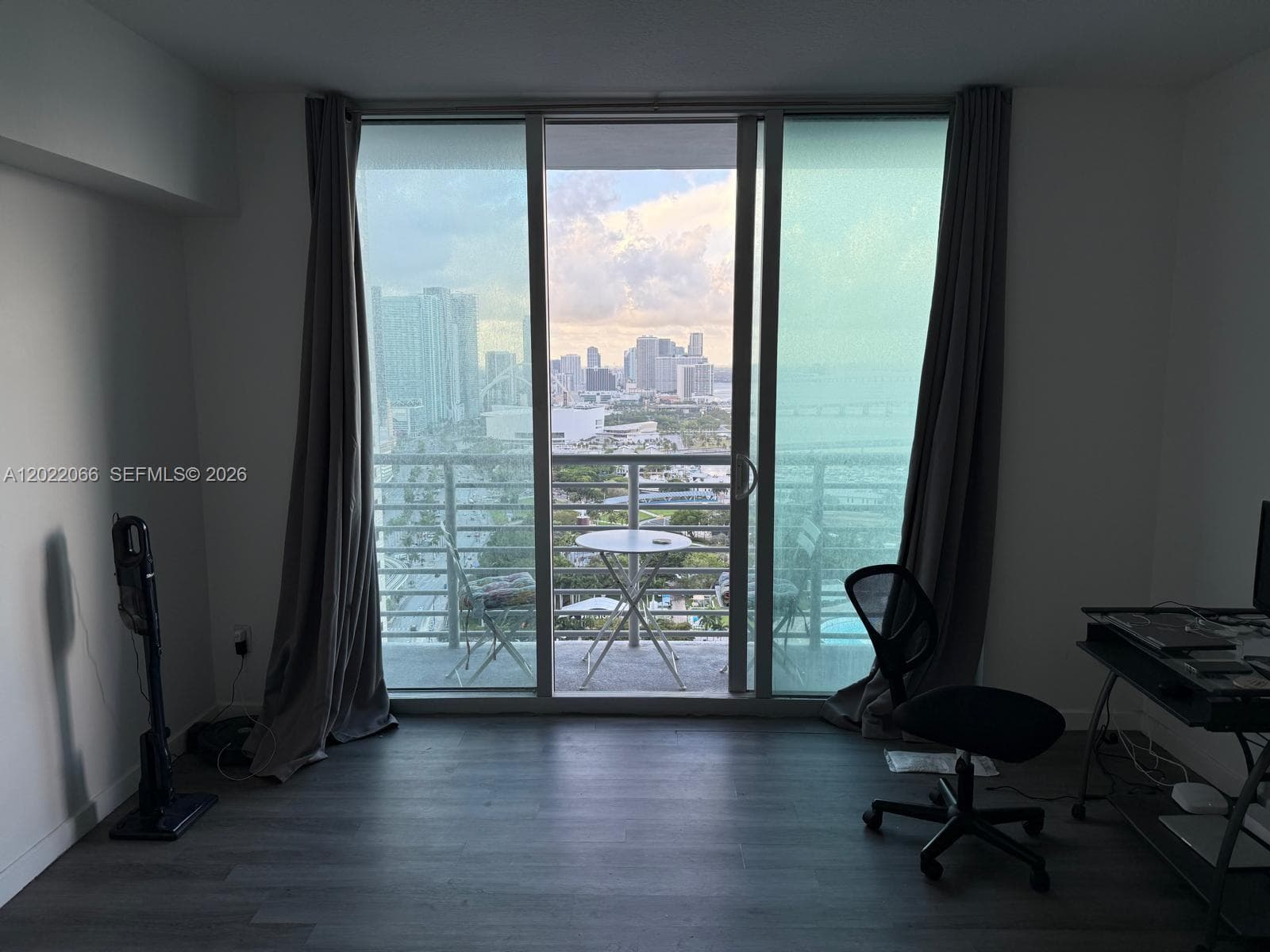 325 Biscayne Blvd 3620 photo 4