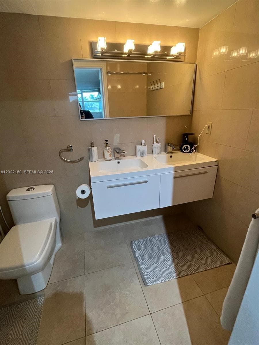 211 S Ocean Dr 204 photo 23