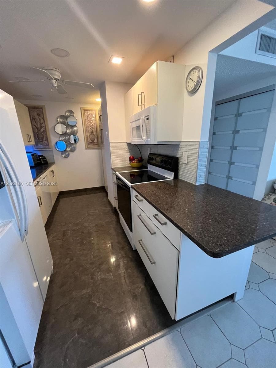 211 S Ocean Dr 204 photo 17