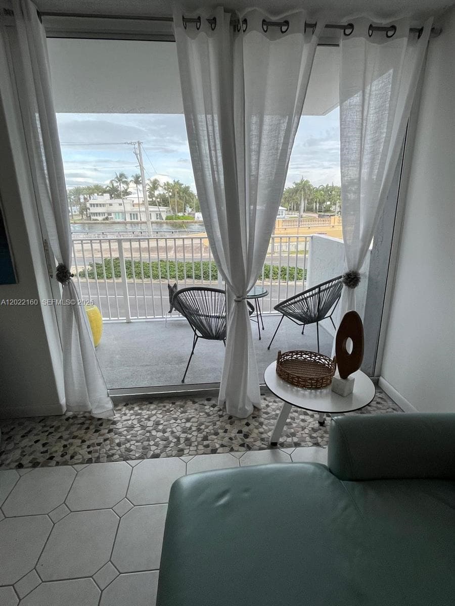 211 S Ocean Dr 204 photo 20