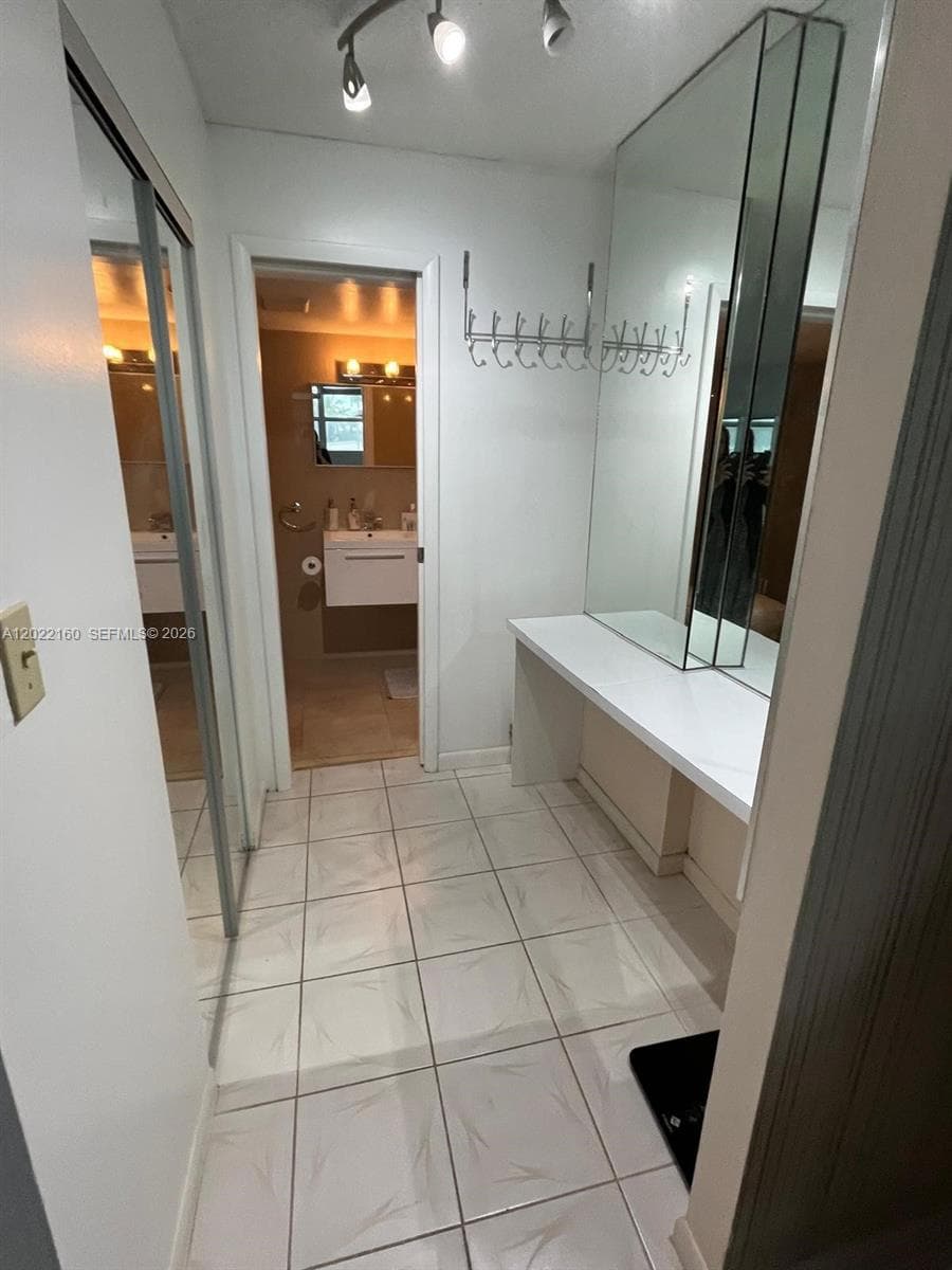 211 S Ocean Dr 204 photo 24