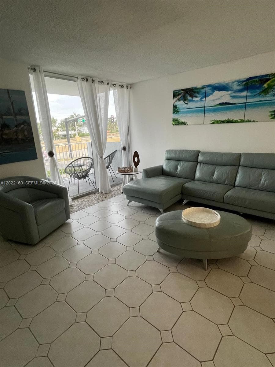 211 S Ocean Dr 204 photo 21