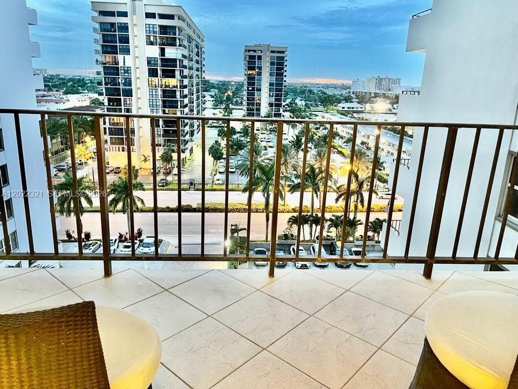 2030 S Ocean Dr 801 photo 2