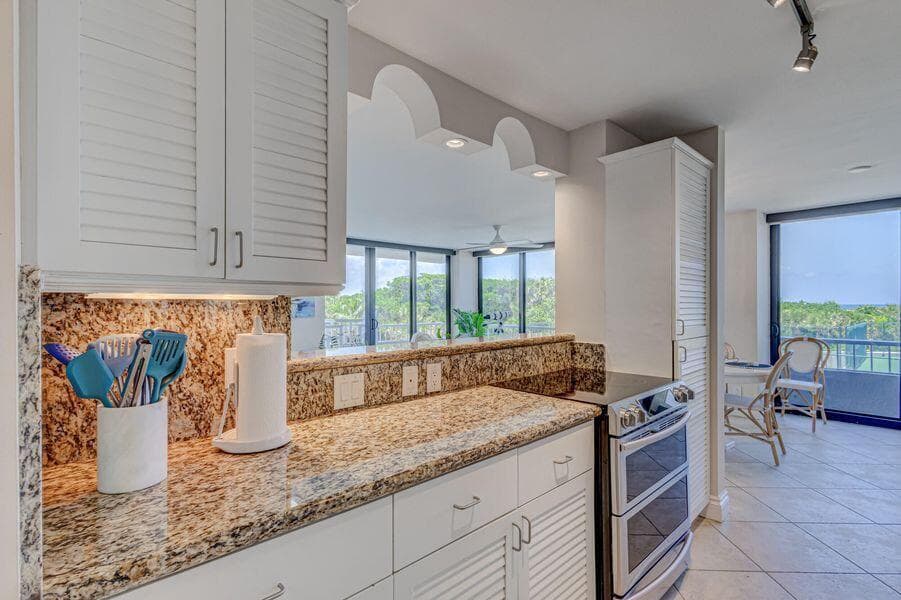 5550 N Ocean Drive 3c photo 2