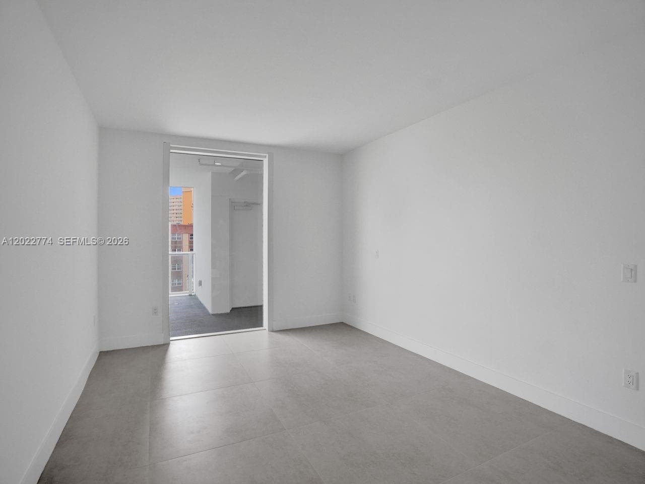 407 N Riverside 402 photo 13